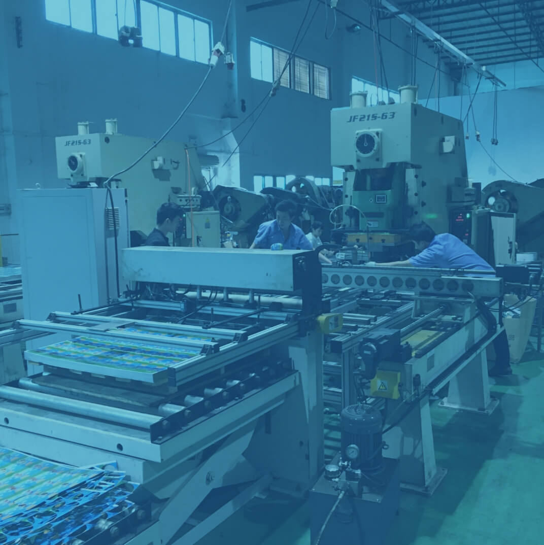 Výroba plechových obalov v našich závodoch v Číne a Japonsku